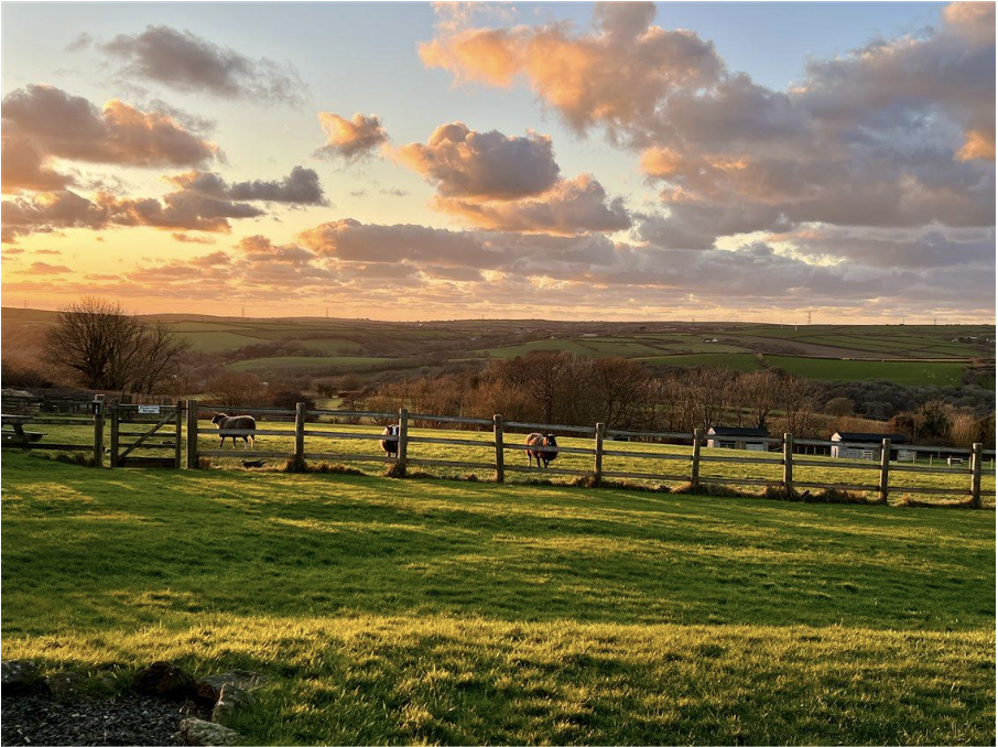 sunset_over_tredarrup_farm_in_cornwall